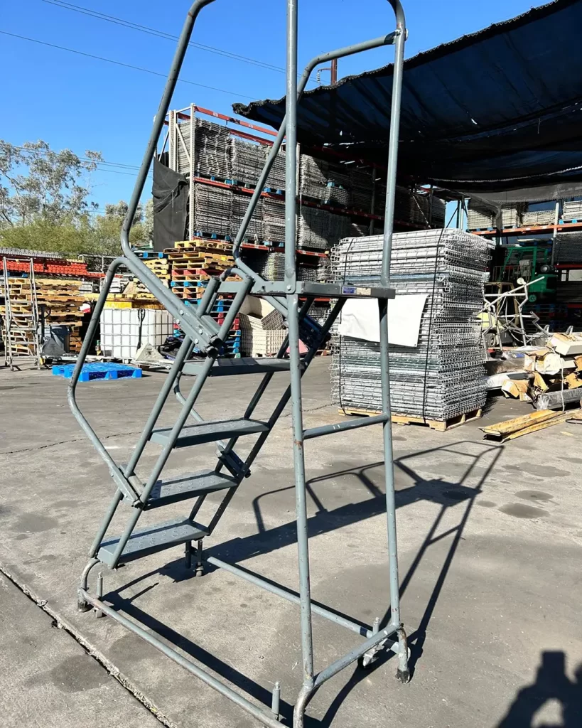 BALLYMORE 5 STEP ROLLING LADDER(4)