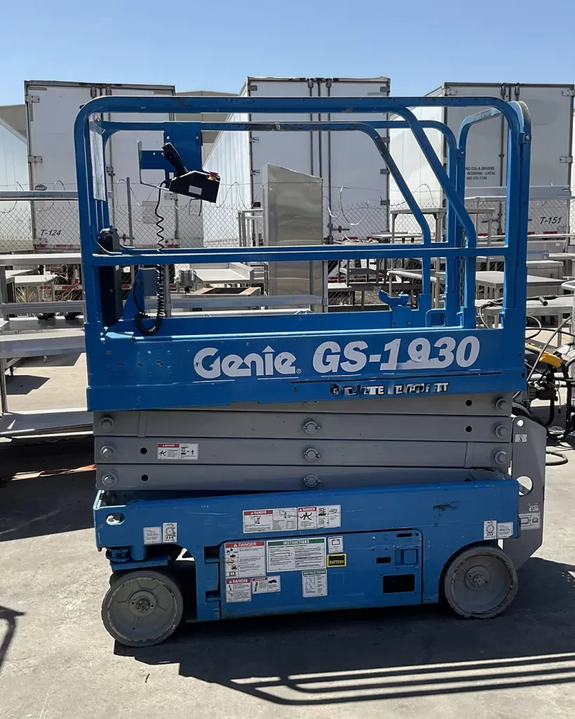 BLUE SCISSOR LIFT, GENIE _ GS-1930(6)