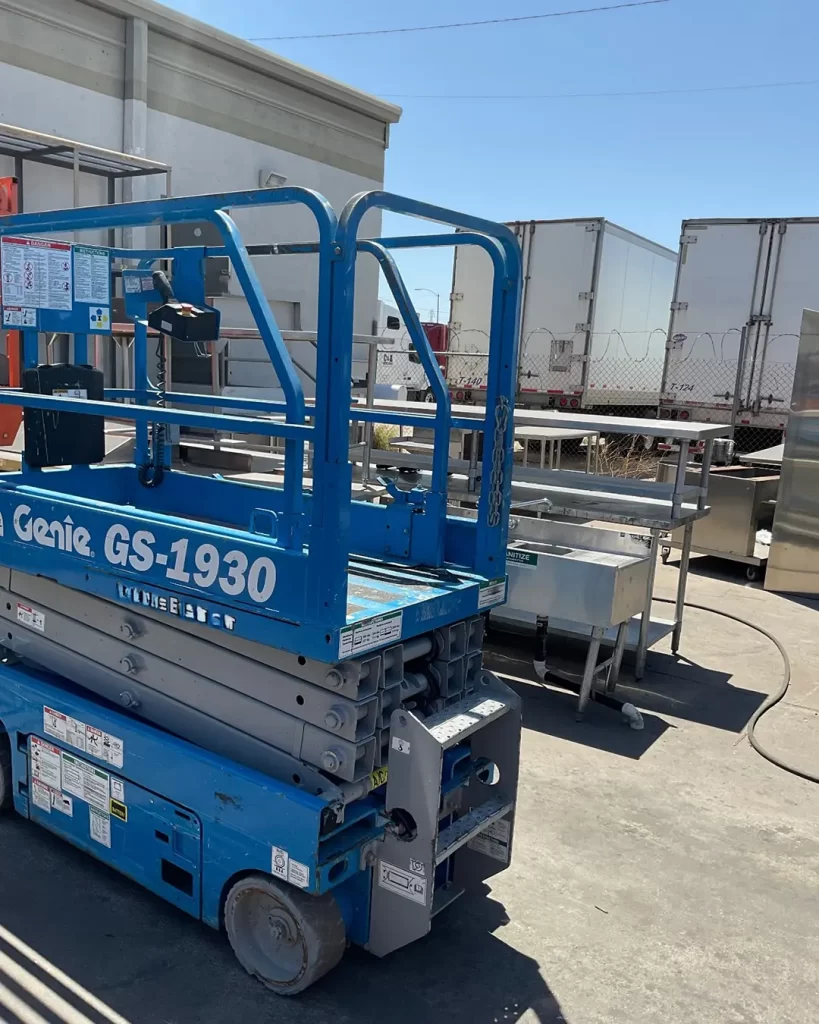 BLUE SCISSOR LIFT, GENIE _ GS-1930(9)