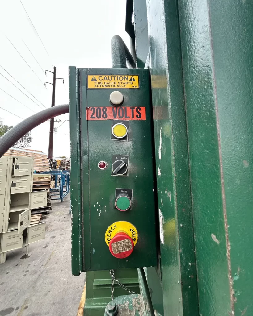 PIQUA 10 HP VERTICAL CARDBOARD BALER(6)